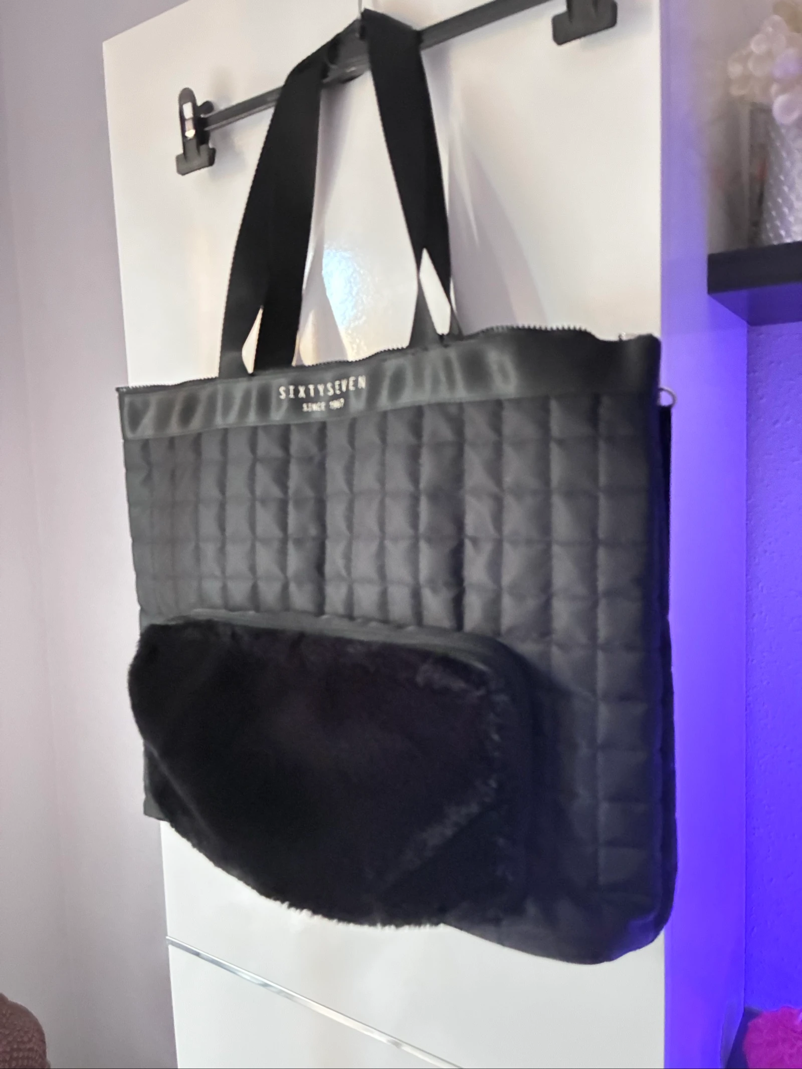 Maxi bolso negro acolchado 